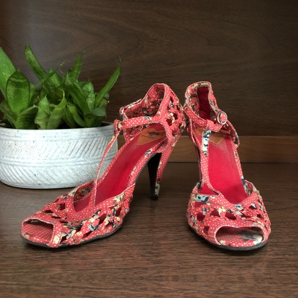 Rocket Dog T-Strap Heels - Picture 1 of 5